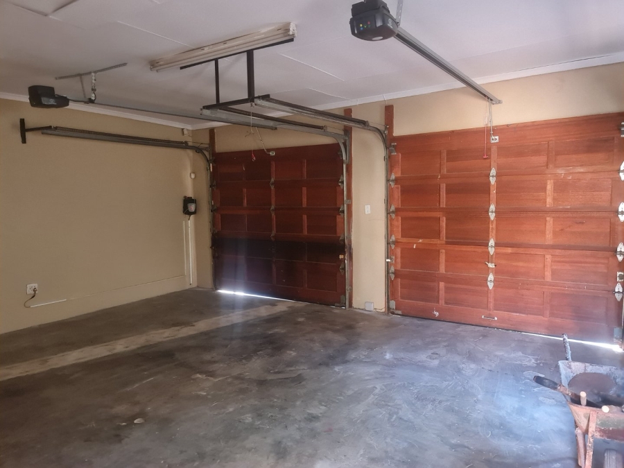 3 Bedroom Property for Sale in Safari Gardens North West